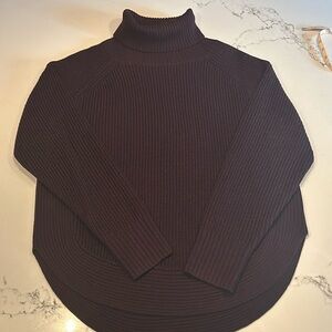 Aritzia Wilfred Free merino wool turtleneck. Size L. Burgundy color.